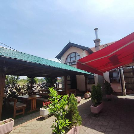 Pansion Kamin Panzió Lukavica Kültér fotó