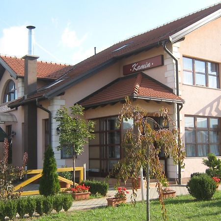 Pansion Kamin Panzió Lukavica Kültér fotó