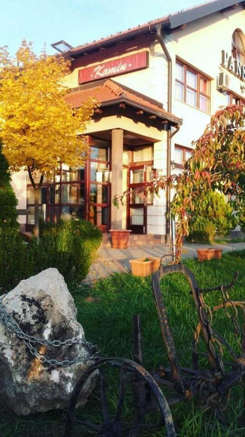 Pansion Kamin Panzió Lukavica Kültér fotó