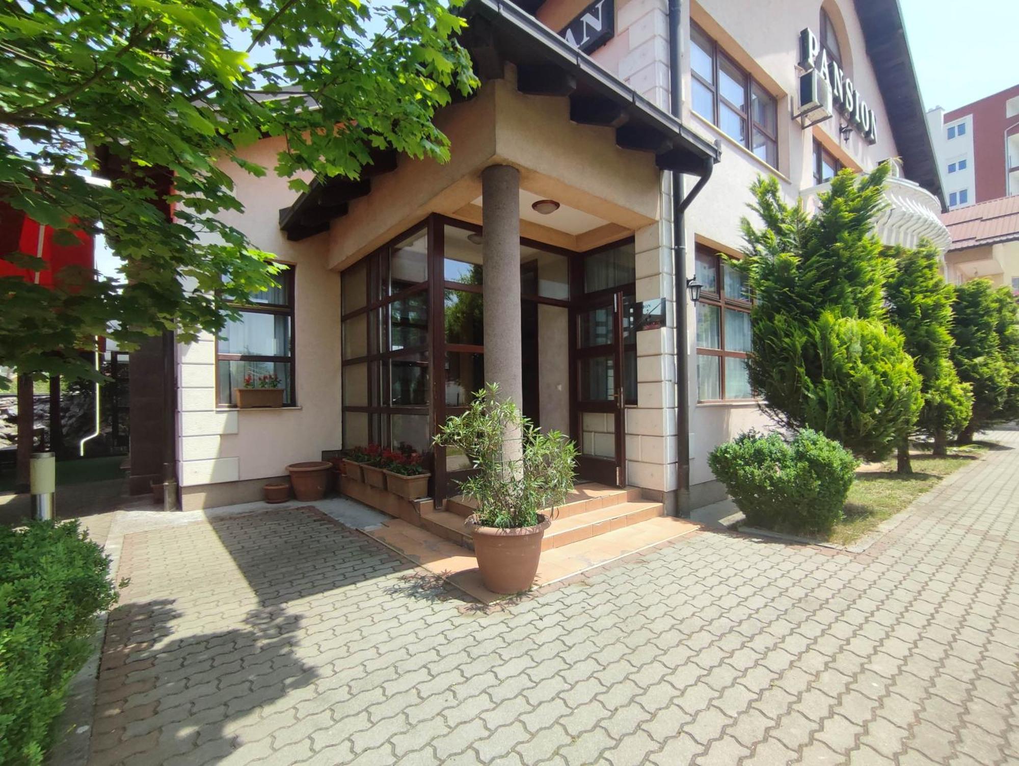 Pansion Kamin Panzió Lukavica Kültér fotó