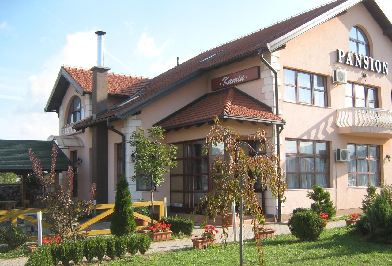 Pansion Kamin Panzió Lukavica Kültér fotó
