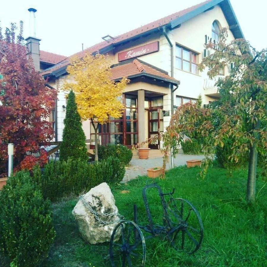 Pansion Kamin Panzió Lukavica Kültér fotó